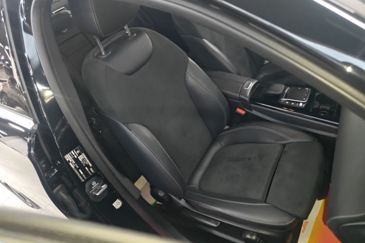 Used Mercedes-Benz A-Class 2022 Second Facelift A 200 L Sport Sedan Fashion Version Right Front Seat