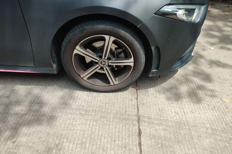 Used Mercedes-Benz A-Class 2022 A 200 L Sport Sedan Fashion Model Right Front Wheel Hub