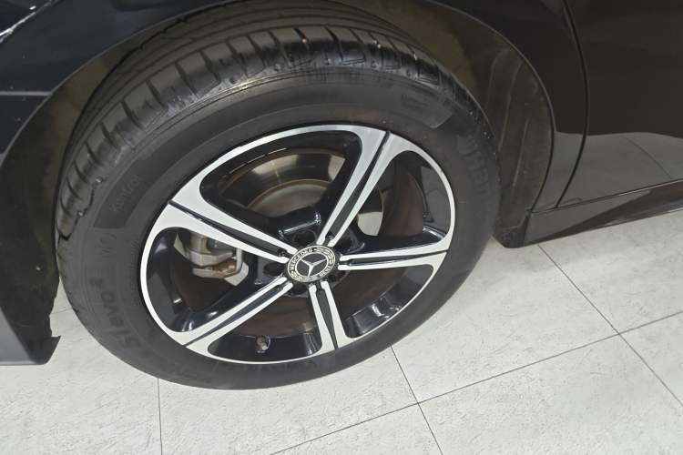 Used Mercedes-Benz A-Class 2022 Second Facelift A 200 L Sport Sedan Fashion Version Right Rear Wheel Hub