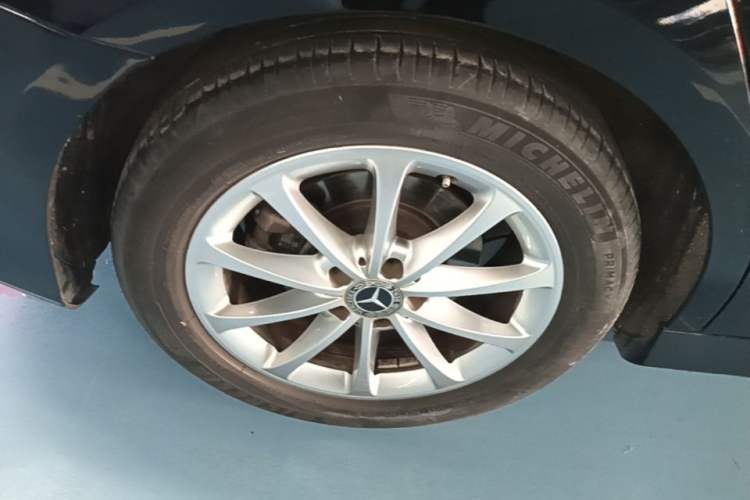 Used Mercedes-Benz A-Class 2022 Restyled A 200 L Sport Sedan Fashion Version Right Rear Wheel Hub