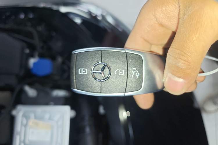Used Mercedes-Benz A-Class 2022 Second Facelift A 200 L Sport Sedan Fashion Version Vehicle Key