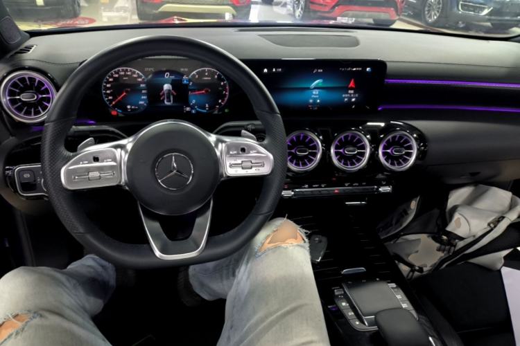 Used Mercedes-Benz A-Class 2022 Revised Version A 200 L Sport Sedan Fashionable Style Center Console