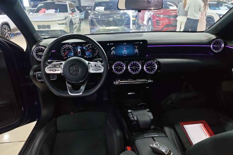 Used Mercedes-Benz A-Class 2022 Revised Version A 200 L Sport Sedan Fashionable Style Center Console