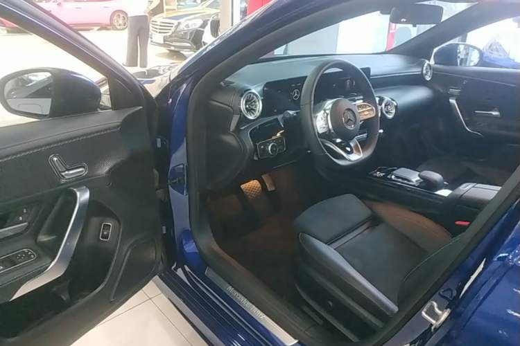Used Mercedes-Benz A-Class 2022 Revised Version A 200 L Sport Sedan Fashionable Style Driver Seat