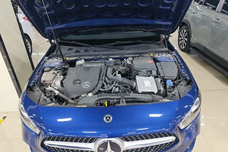 Used Mercedes-Benz A-Class 2022 Revised Version A 200 L Sport Sedan Fashionable Style Engine Bay