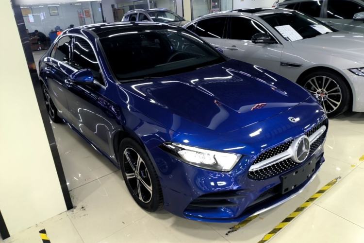 Used Mercedes-Benz A-Class 2022 Revised Version A 200 L Sport Sedan Fashionable Style Front Right 45 Deg