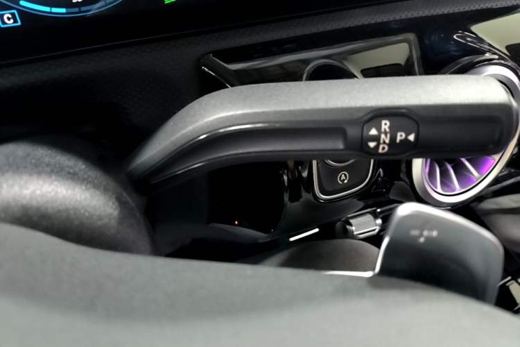Used Mercedes-Benz A-Class 2022 Revised Version A 200 L Sport Sedan Fashionable Style Gear Lever