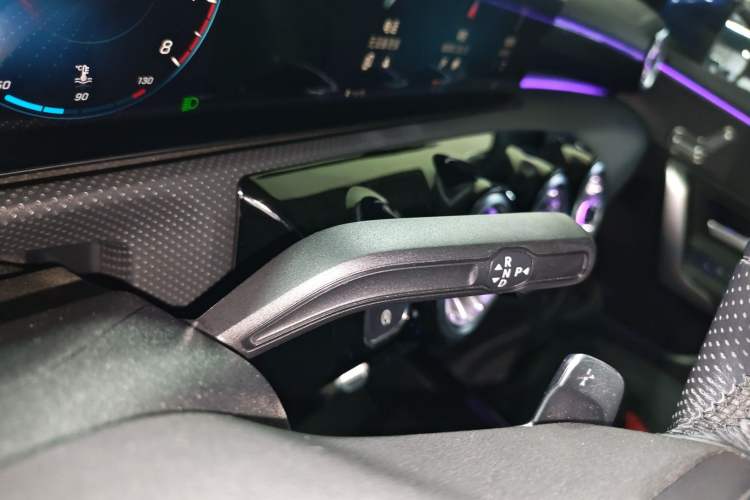 Used Mercedes-Benz A-Class 2022 Revised Version A 200 L Sport Sedan Fashionable Style Gear Lever