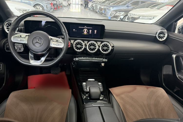 Used Mercedes-Benz A-Class 2022 Second Facelift A 200 L Sport Sedan Fashion Version Interior 1