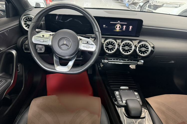 Used Mercedes-Benz A-Class 2022 Second Facelift A 200 L Sport Sedan Fashion Version Interior 3