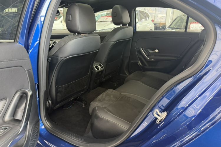 Used Mercedes-Benz A-Class 2022 Second Facelift A 200 L Sport Sedan Fashion Version Interior 4