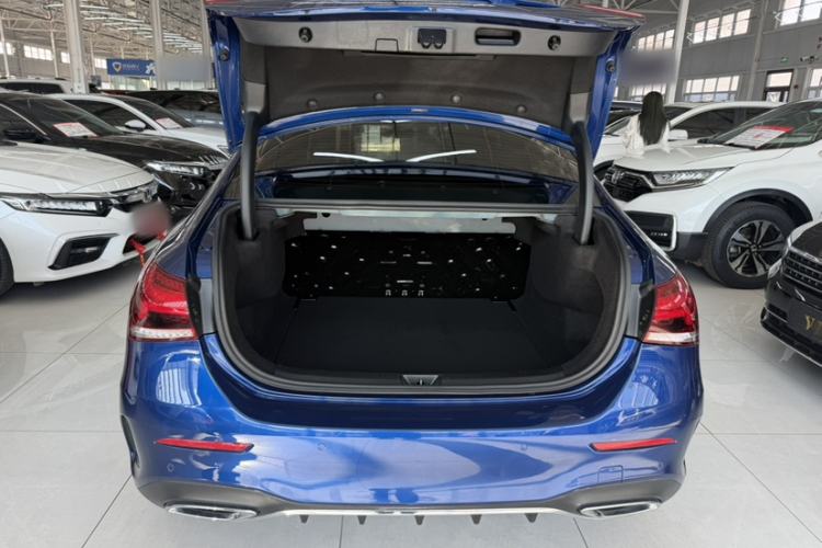 Used Mercedes-Benz A-Class 2022 Second Facelift A 200 L Sport Sedan Fashion Version Interior 6