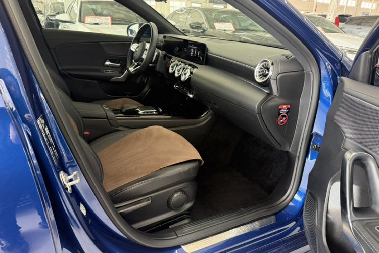 Used Mercedes-Benz A-Class 2022 Second Facelift A 200 L Sport Sedan Fashion Version Interior 7