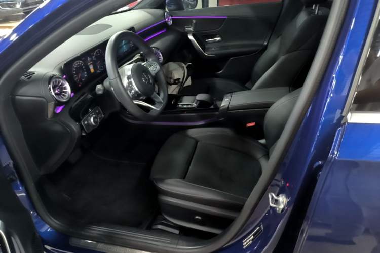 Used Mercedes-Benz A-Class 2022 Revised Version A 200 L Sport Sedan Fashionable Style Left Front Seat