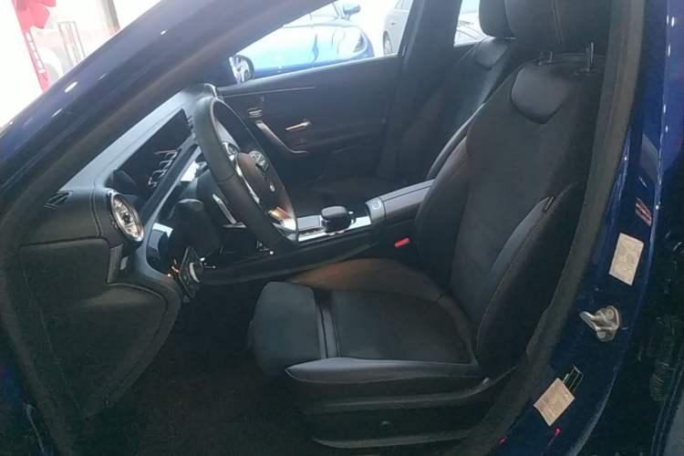 Used Mercedes-Benz A-Class 2022 Revised Version A 200 L Sport Sedan Fashionable Style Left Front Seat