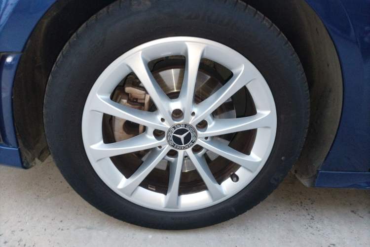 Used Mercedes-Benz A-Class 2022 A 200 L Sport Sedan Dynamic Model Left Front Wheel Hub