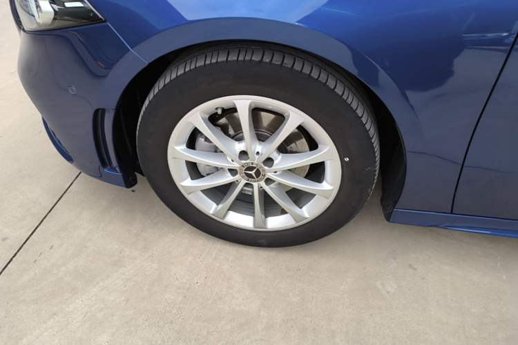 Used Mercedes-Benz A-Class 2022 A 200 L Sport Sedan Fashion Model Left Front Wheel Hub