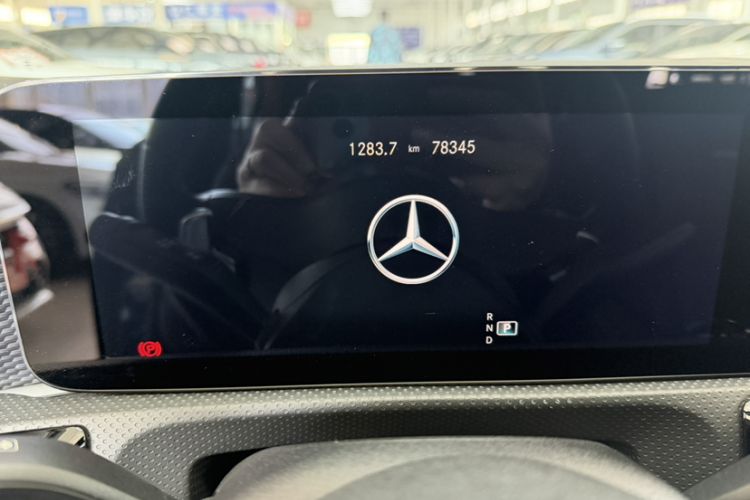 Used Mercedes-Benz A-Class 2022 Second Facelift A 200 L Sport Sedan Fashion Version Odometer Close Up
