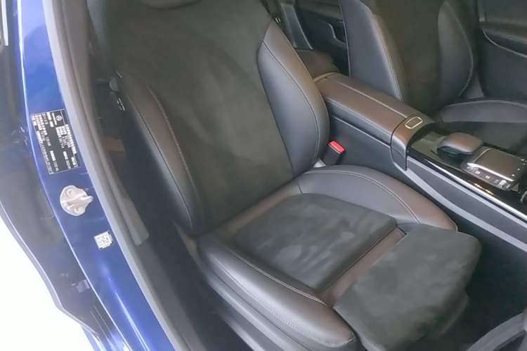 Used Mercedes-Benz A-Class 2022 Revised Version A 200 L Sport Sedan Fashionable Style Right Front Seat