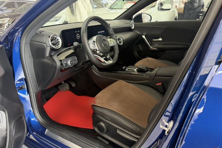 Used Mercedes-Benz A-Class 2022 Second Facelift A 200 L Sport Sedan Fashion Version Right Front Seat