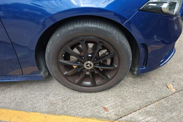Used Mercedes-Benz A-Class 2022 Restyled A 200 L Sport Sedan Fashion Version Right Front Wheel Hub