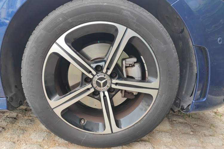 Used Mercedes-Benz A-Class 2022 Restyled A 200 L Sport Sedan Fashion Version Right Front Wheel Hub