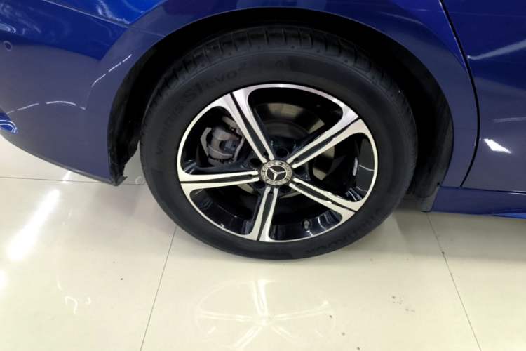Used Mercedes-Benz A-Class 2022 Revised Version A 200 L Sport Sedan Fashionable Style Right Rear Wheel Hub