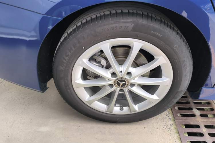 Used Mercedes-Benz A-Class 2022 A 200 L Sport Sedan Fashion Model Right Rear Wheel Hub