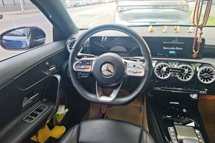 Used Mercedes-Benz A-Class 2022 Restyled A 200 L Sport Sedan Fashion Version Steering Wheel