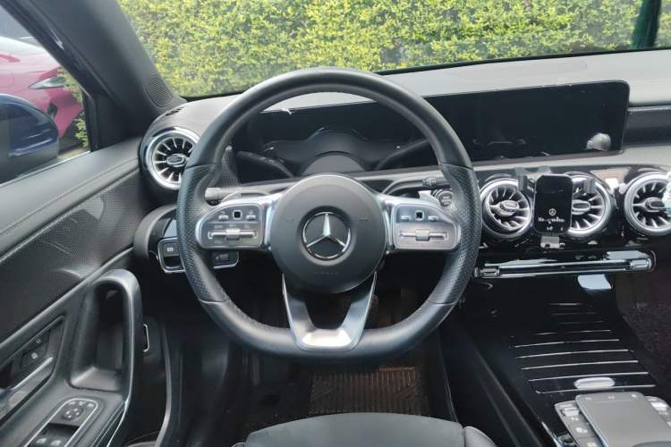Used Mercedes-Benz A-Class 2022 Restyled A 200 L Sport Sedan Fashion Version Steering Wheel