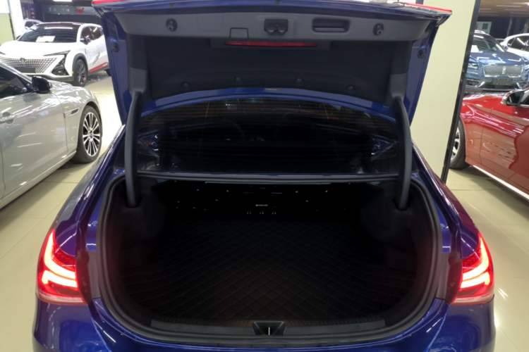 Used Mercedes-Benz A-Class 2022 Revised Version A 200 L Sport Sedan Fashionable Style Trunk
