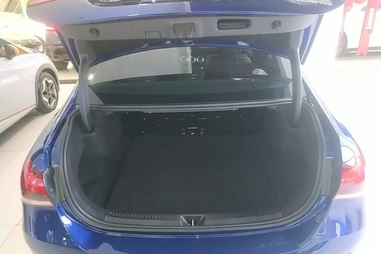 Used Mercedes-Benz A-Class 2022 Revised Version A 200 L Sport Sedan Fashionable Style Trunk