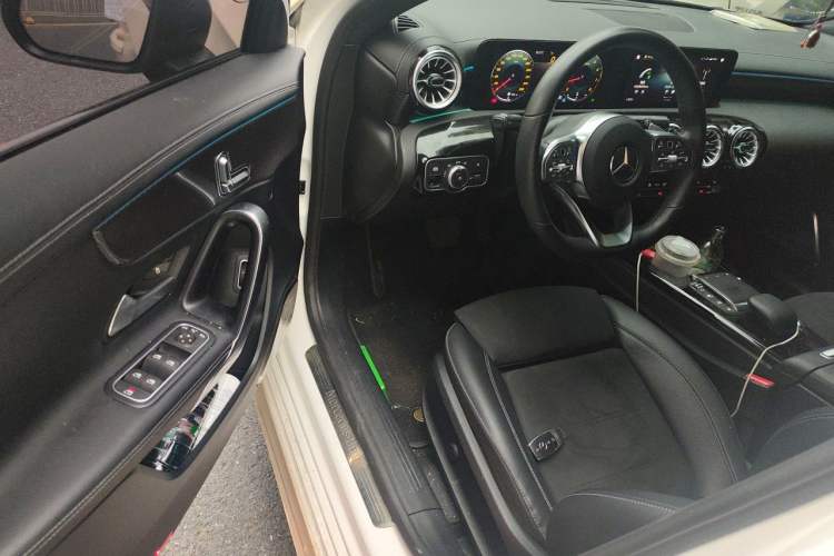 Used Mercedes-Benz A-Class 2022 Revised Version A 200 L Sport Sedan Fashionable Style Driver Seat