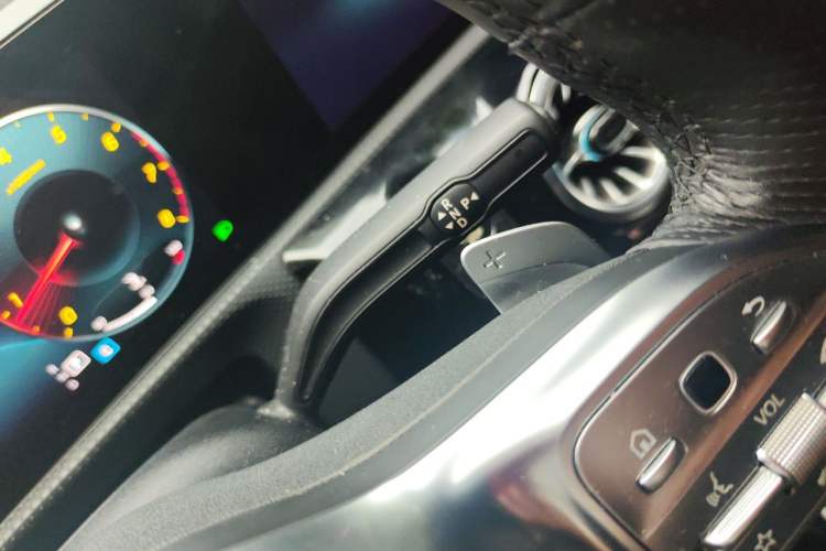 Used Mercedes-Benz A-Class 2022 Revised Version A 200 L Sport Sedan Fashionable Style Gear Lever
