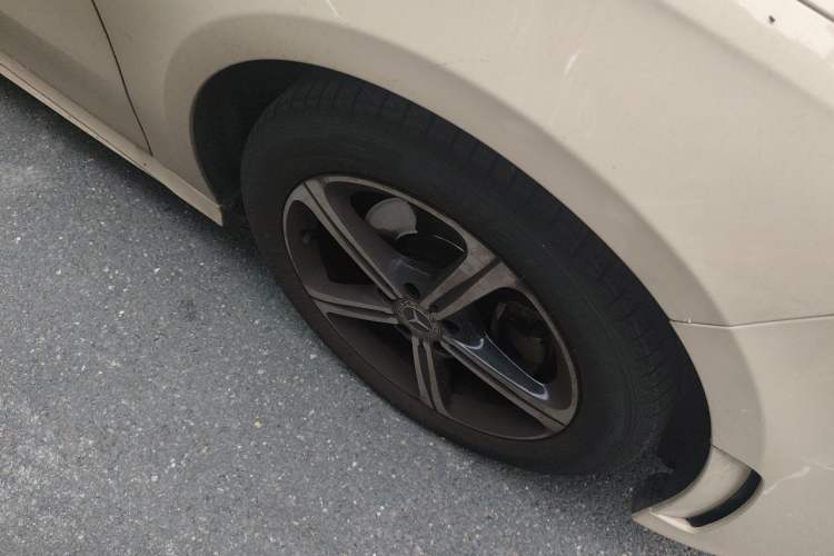 Used Mercedes-Benz A-Class 2022 Revised Version A 200 L Sport Sedan Fashionable Style Right Front Wheel Hub