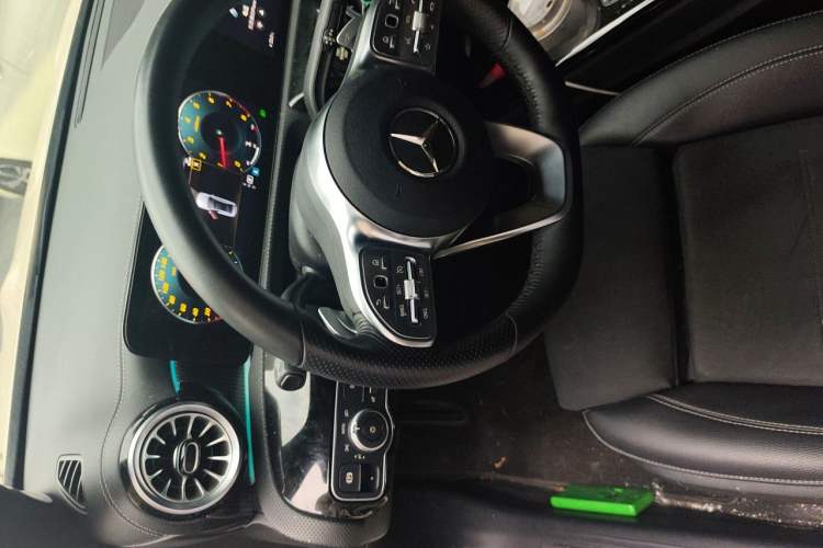 Used Mercedes-Benz A-Class 2022 Revised Version A 200 L Sport Sedan Fashionable Style Steering Wheel