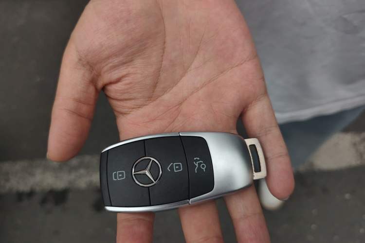 Used Mercedes-Benz A-Class 2022 Revised Version A 200 L Sport Sedan Fashionable Style Vehicle Key