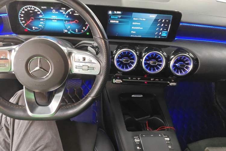 Used Mercedes-Benz A-Class 2022 Revised Version A 200 L Sport Sedan Fashionable Style Center Console