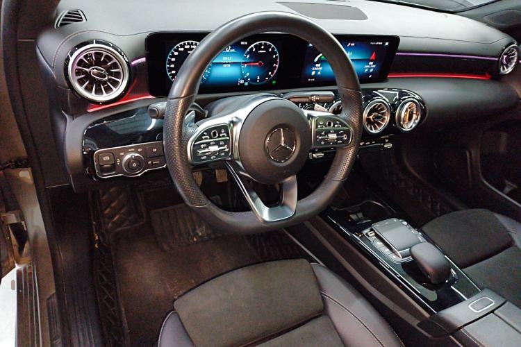 Used Mercedes-Benz A-Class 2022 Second Facelift A 200 L Sport Sedan Fashion Version Center Console