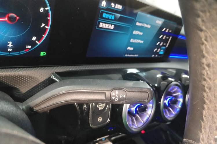Used Mercedes-Benz A-Class 2022 Revised Version A 200 L Sport Sedan Fashionable Style Gear Lever