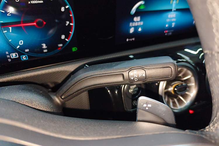 Used Mercedes-Benz A-Class 2022 Second Facelift A 200 L Sport Sedan Fashion Version Gear Lever