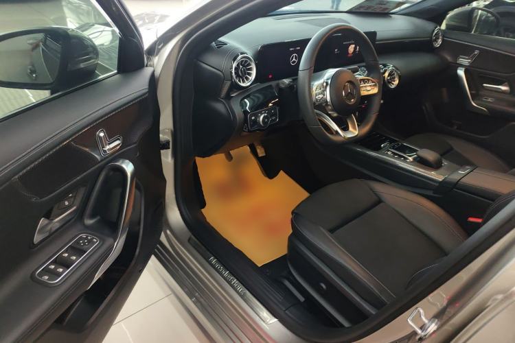 Used Mercedes-Benz A-Class 2022 Revised Version A 200 L Sport Sedan Fashionable Style Interior 3