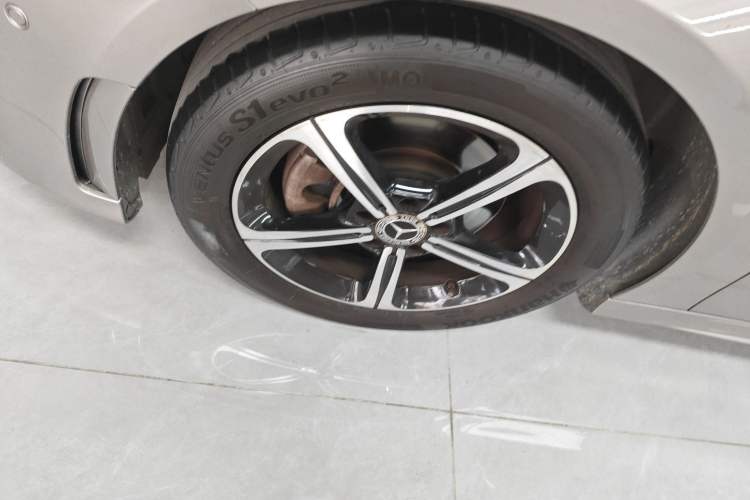 Used Mercedes-Benz A-Class 2022 Revised Version A 200 L Sport Sedan Fashionable Style Left Front Wheel Hub