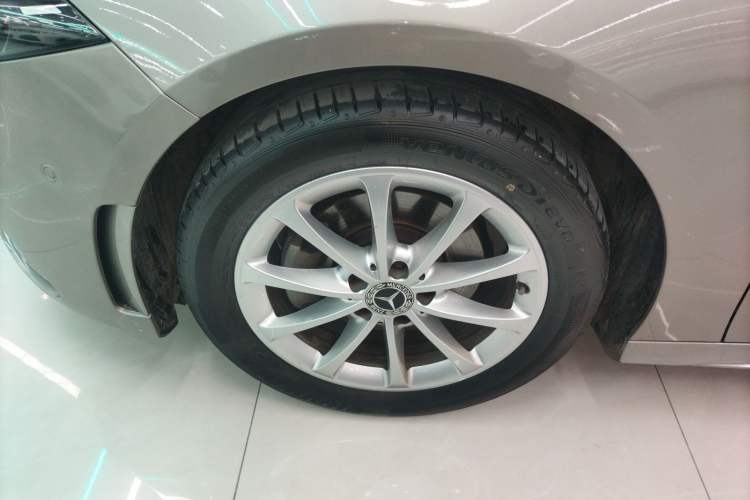 Used Mercedes-Benz A-Class 2022 A 200 L Sport Sedan Dynamic Model Left Front Wheel Hub