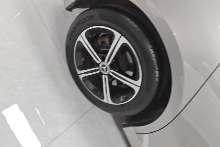Used Mercedes-Benz A-Class 2022 Revised Version A 200 L Sport Sedan Fashionable Style Right Rear Wheel Hub