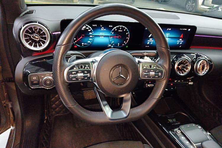 Used Mercedes-Benz A-Class 2022 Second Facelift A 200 L Sport Sedan Fashion Version Steering Wheel