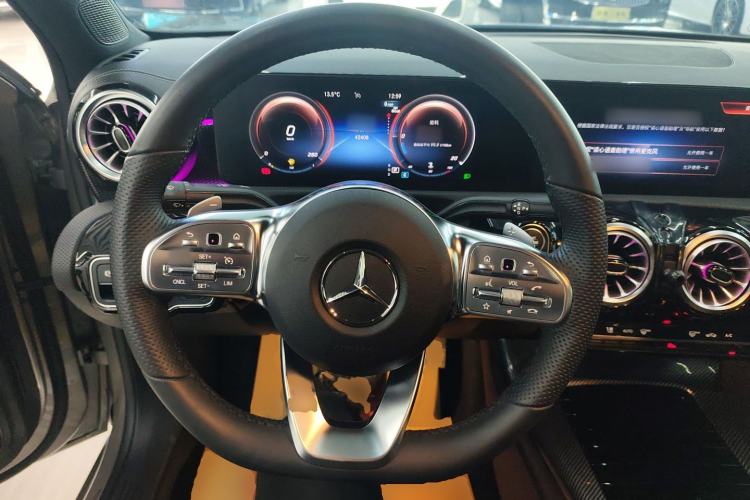 Used Mercedes-Benz A-Class 2022 Revised Version A 200 L Sport Sedan Fashionable Style Steering Wheel