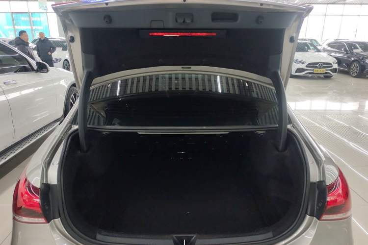 Used Mercedes-Benz A-Class 2022 Revised Version A 200 L Sport Sedan Fashionable Style Trunk