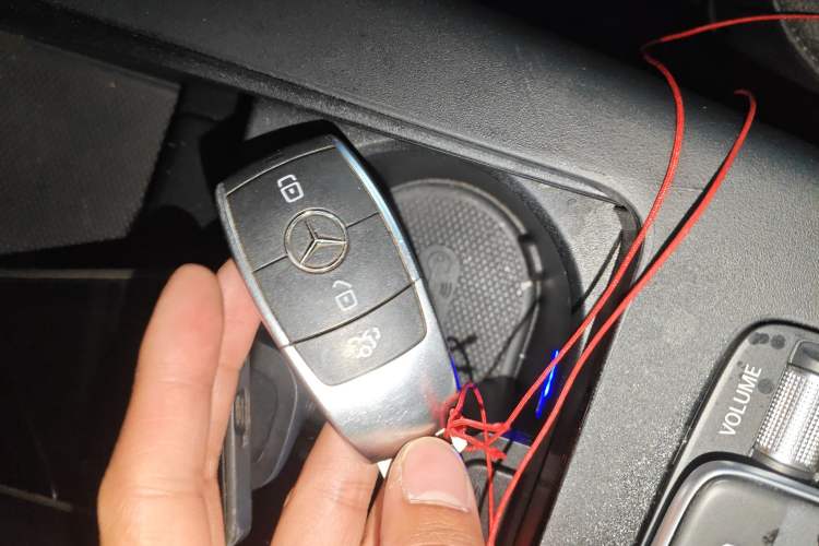 Used Mercedes-Benz A-Class 2022 Revised Version A 200 L Sport Sedan Fashionable Style Vehicle Key