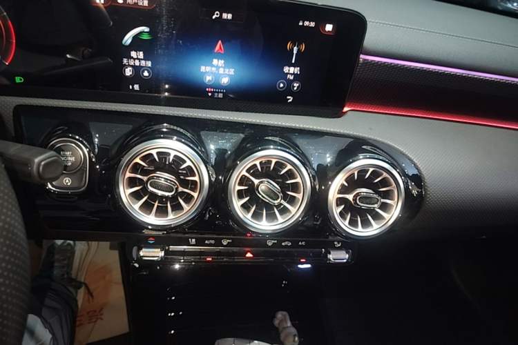 Used Mercedes-Benz A-Class 2022 Revised Version A 200 L Sport Sedan Fashionable Style Audio And AC Panel
